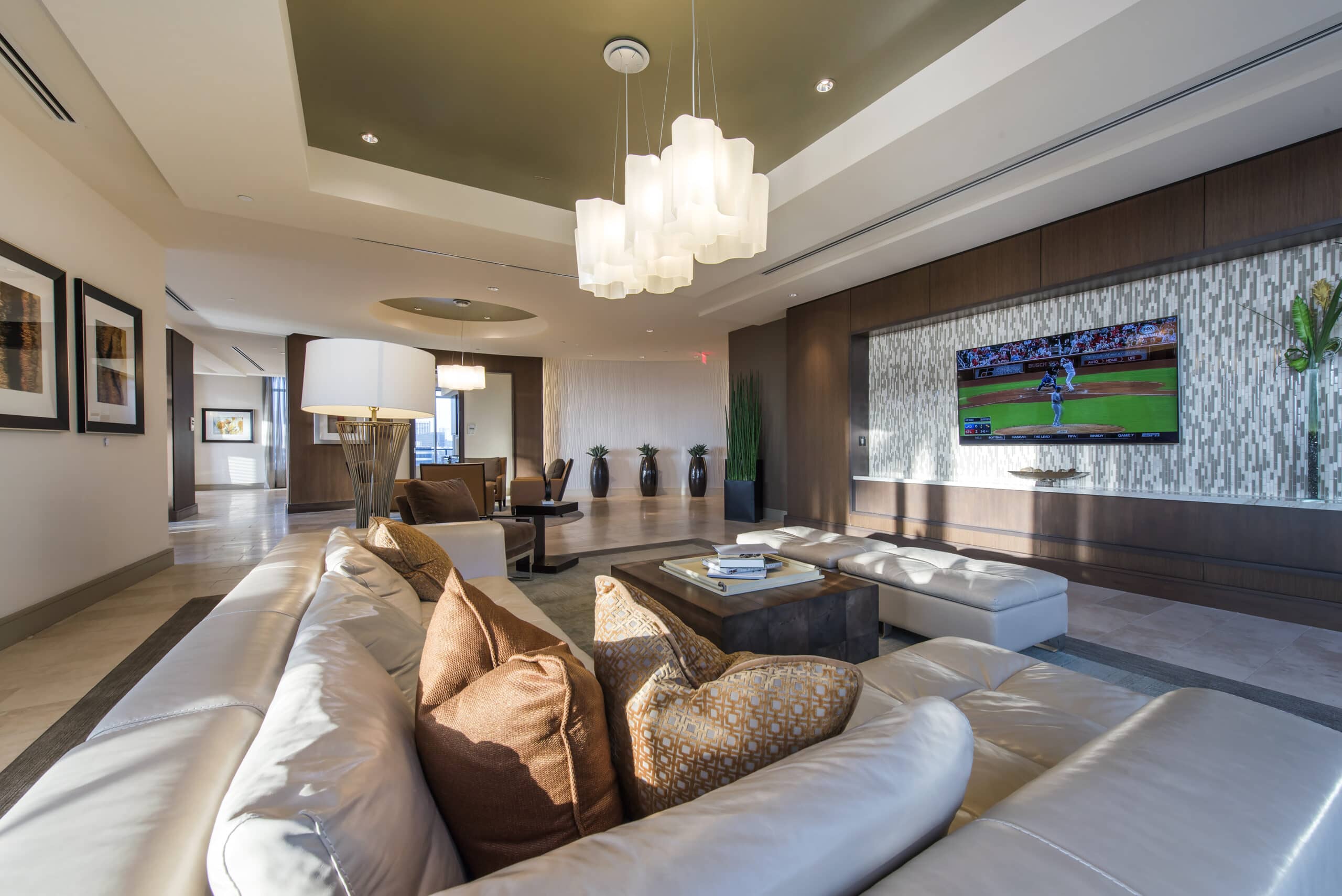 Hanover Post Oak Luxury Apartments